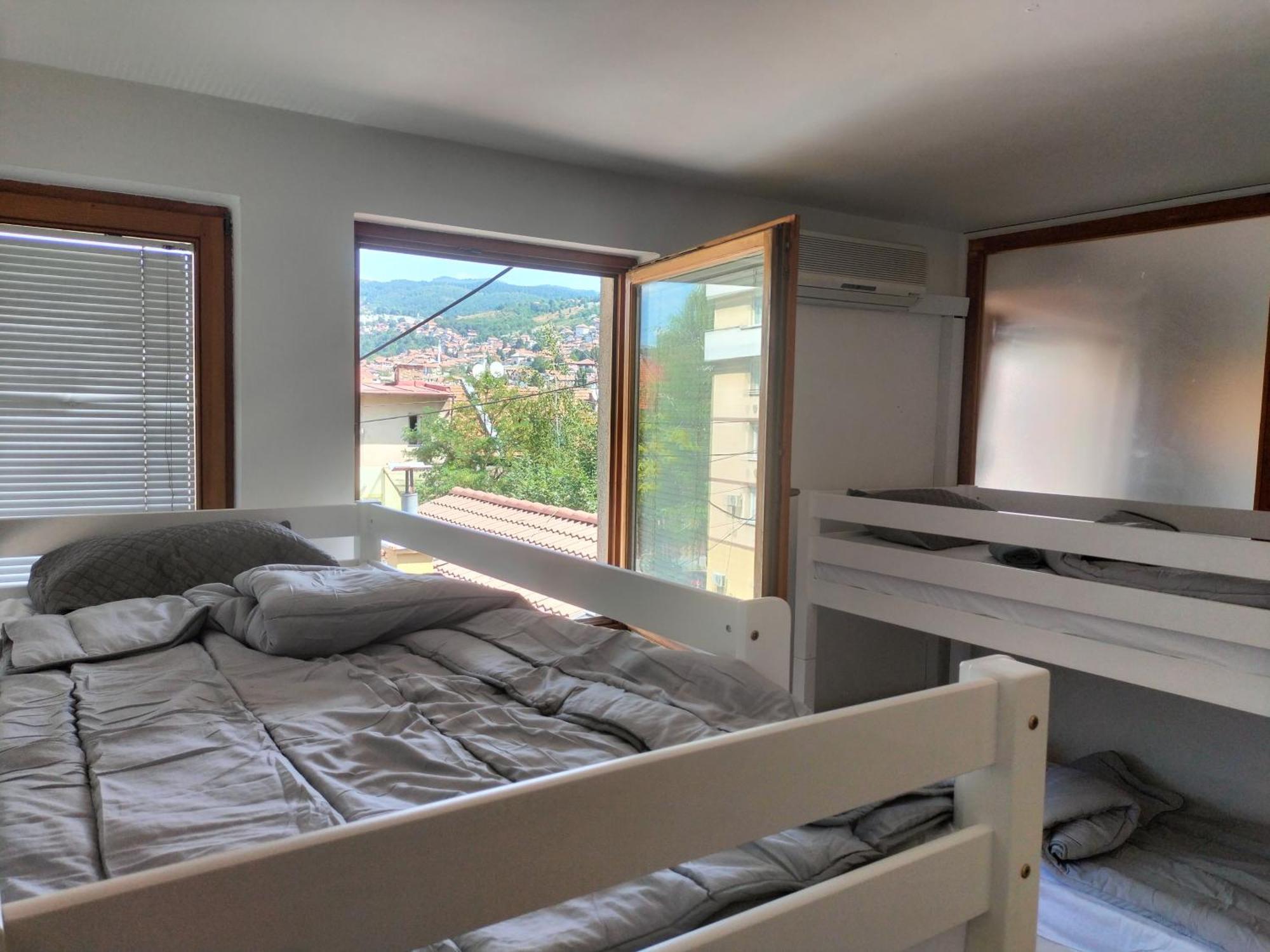 Exotic Nature Hostel ซาราเยโว ภายนอก รูปภาพ